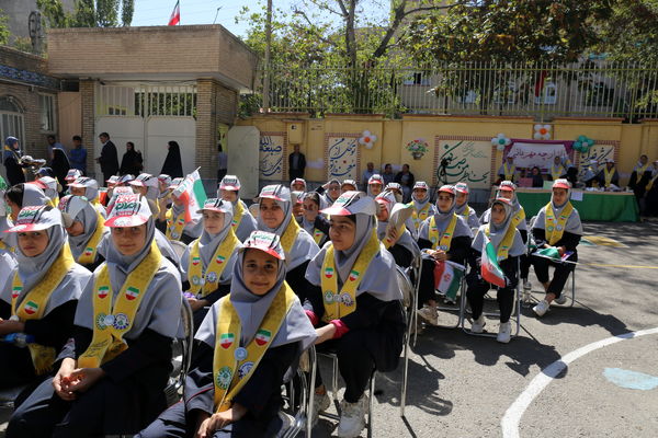 جشن عاطفه‌ها در دبیرستان ۱۳ آبان تبریز