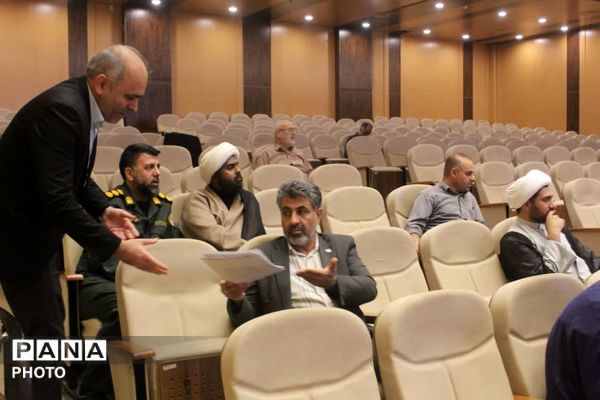 رونمایی از نخستین جلد دانشنامه دفاع مقدس استان قم