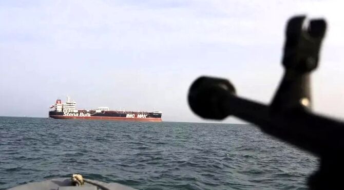 محاصره دریایی ایران از سوی آمریکا مصداق «تروریسم دریایی» و با هدف ایجاد فشار بر مردم است