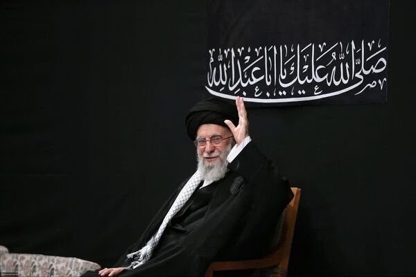 امروز قلمم از همیشه سنگین‌تر است