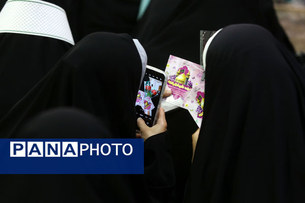 اجتماع بزرگ «عهد خواهرانه» با حضور 6 هزار دانشجوی دختر در قم