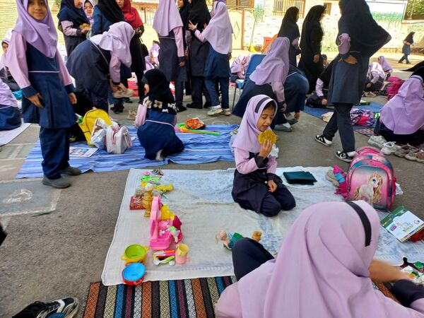 اردوی حیاطی و جشن آخر سال در دبستان دخترانه شاهد تحقیقی ناحیه ۶