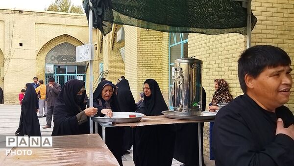گذری بر فعالیت چایخانه داخل مسجد جامع در دومین نمازجمعه آبان ماه ۱۴۰۵ نیشابور 