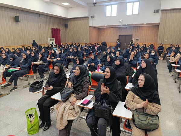  جشن دهه فجر در دبیرستان مصلی نژاد حضرت زهرا 