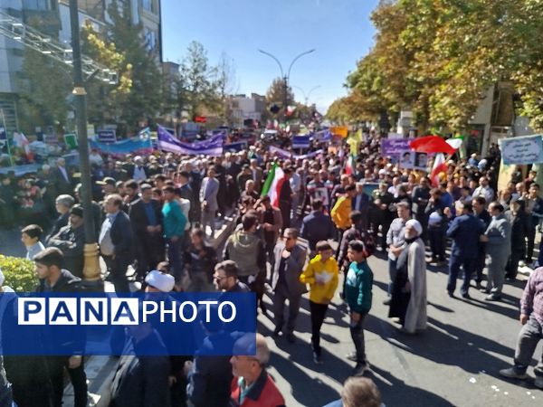 مردم کاشمر با گام‌های استوار در مسیر آرمان‌های انقلاب گام برداشتند 