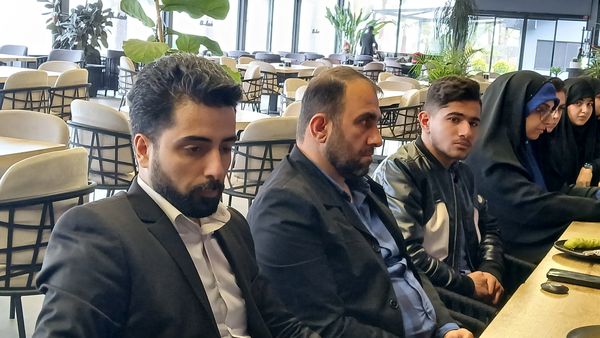 نشست فرماندار محمودآباد با اعضای شورای دانش‌آموزی 