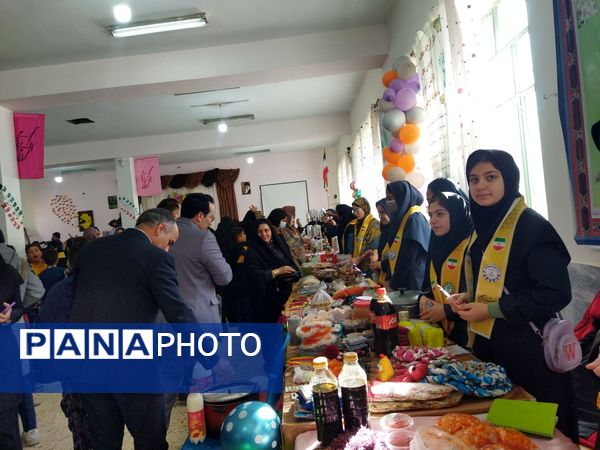 بازارچه دست‌سازه‌های دانش‌آموزان شهر راز