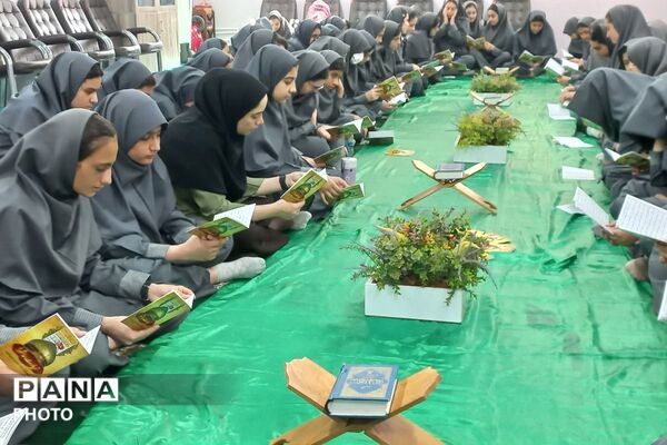 «سه‌شنبه‌های مهدوی» و برپایی نماز جماعت در دبیرستان حضرت معصومه (س)