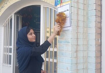 آیین نواختن زنگ مهر و مقاومت در دبیرستان نمونه دولتی محدثه شهرستان گرمسار