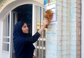 آیین نواختن زنگ مهر و مقاومت در دبیرستان نمونه دولتی محدثه شهرستان گرمسار