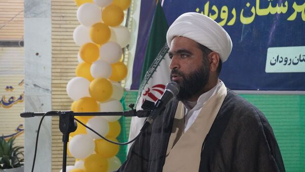 پاسداشت فرهنگیان و تقدیر از برترین‌های رودانی