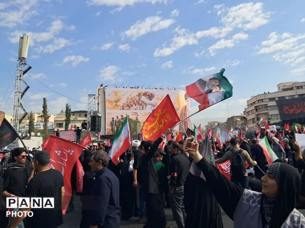  آخرین  وداع  ملت ایران با رهبر شهید در روز تشییع 