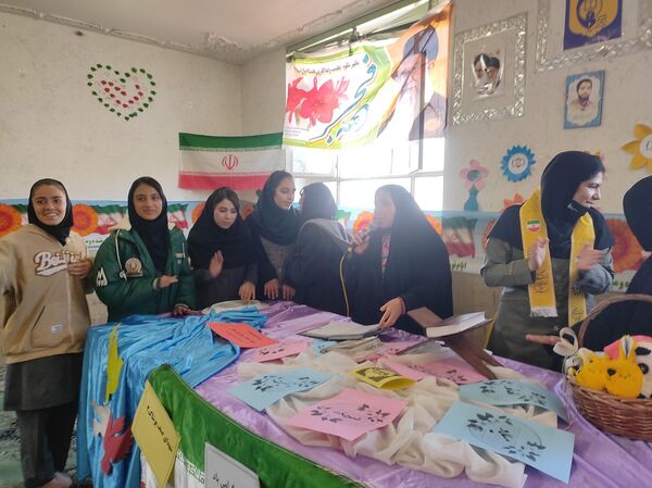 جشن و مولودی خوانی برای میلاد عدل گستر در آموزشگاه صنف پوشاک دو