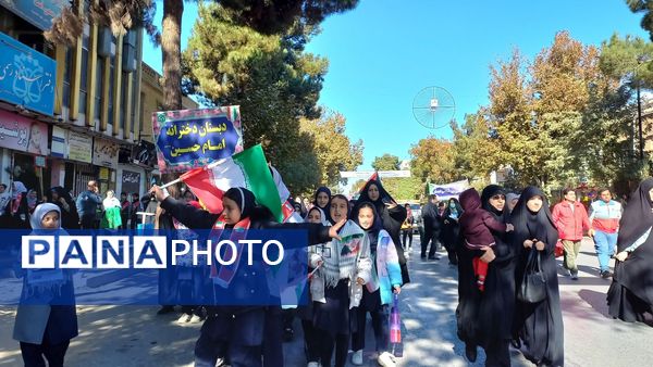 راهپیمایی 13 آبان با حضور حداکثری دانش آموزان در شهرستان نیشابور 