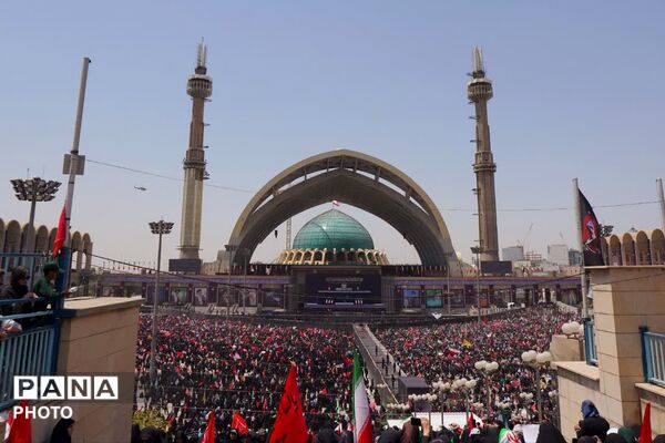 وداع با پیکر مطهر امام شهید در مصلای تهران