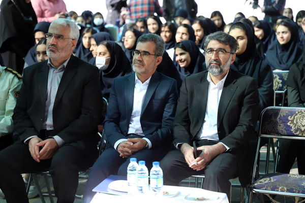 نواختن زنگ مهر و ایثار در مدارس استان چهارمحال و بختیاری 