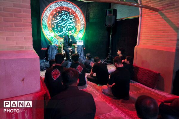سوگواری شب‌های محرم در مسجد باقرآباد شیراز