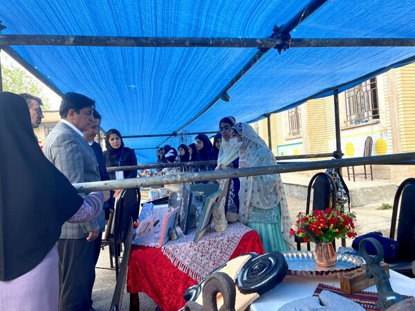 برگزاری بازارچه کسب‌ و کار دانش‌آموزی جشنواره نوجوان خوارزمی در الیگودرز