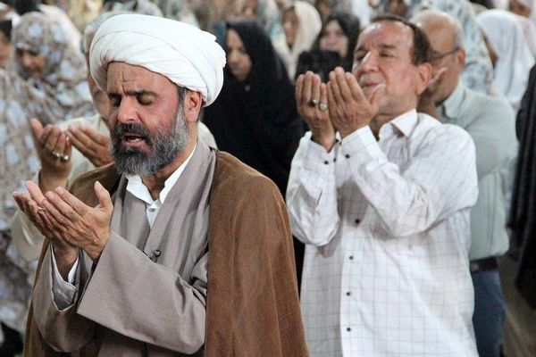 برگزاری نماز جمعه شهر قیامدشت با حضور رئیس اداره آموزش و پرورش ناحیه یک شهرری