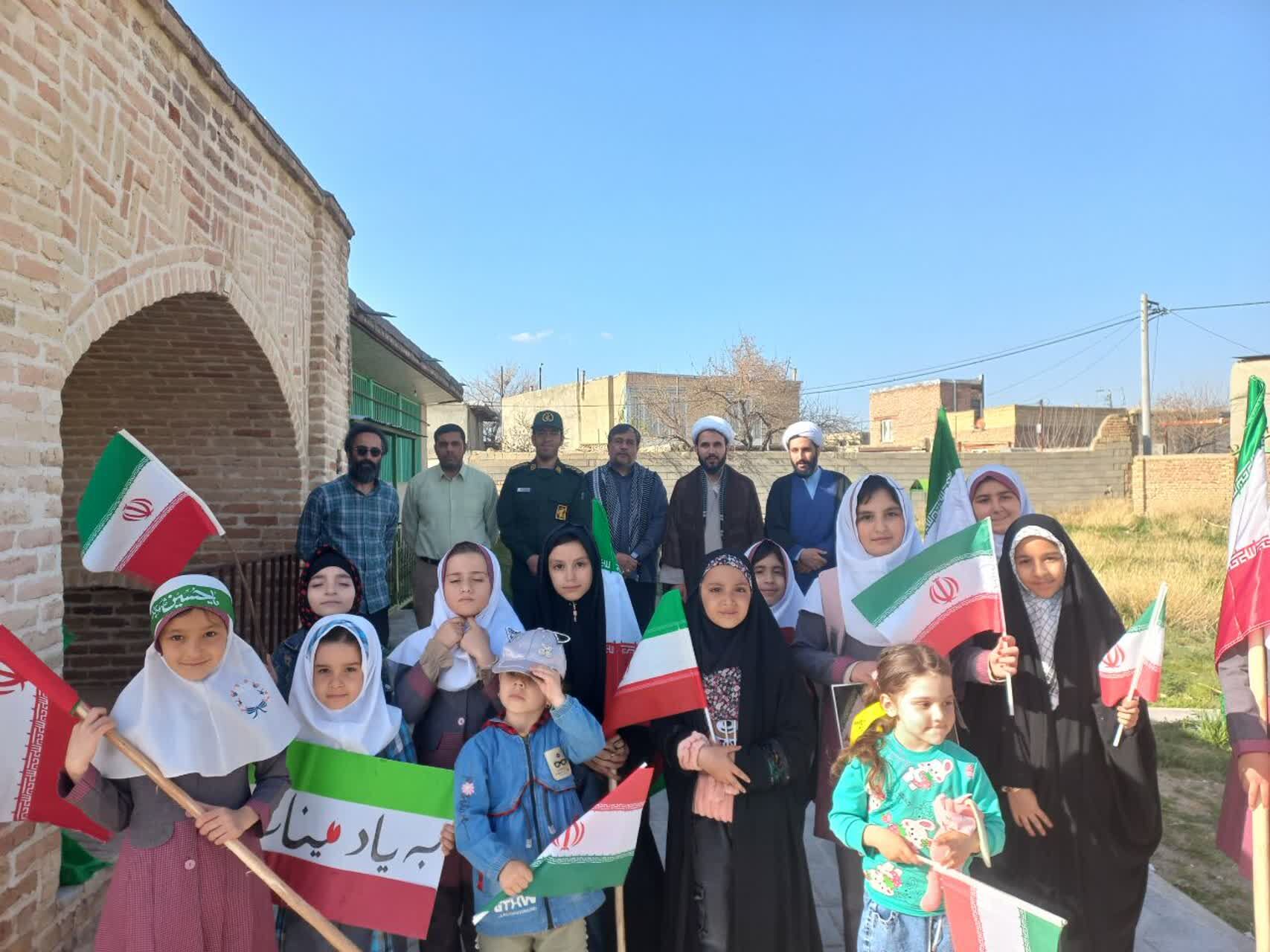 مادران و شکوفه‌های دستجرد در روز دختر به یاد میناب