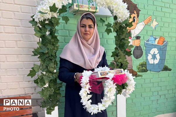 آغاز سال تحصیلی در مدرسه غیردولتی ایمان بجنورد با اجرای گارد پرچم