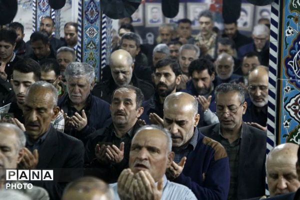 اقامه نماز باشکوه عید سعید فطر در شهرستان فیروزکوه