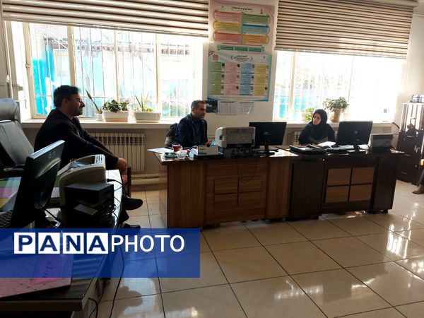 بازید رئیس آموزش و پرورش ناحیه پنج از دبستان شهیدان فاضل الحسینی یک