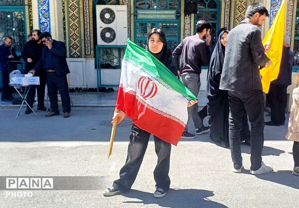 حماسه‌ حضور در شهرکرد؛ از صفوفِ نماز تا غرفه‌هایِ خدمت