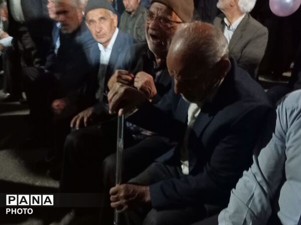 از دیروز تا امروز همیشه پای انقلاب