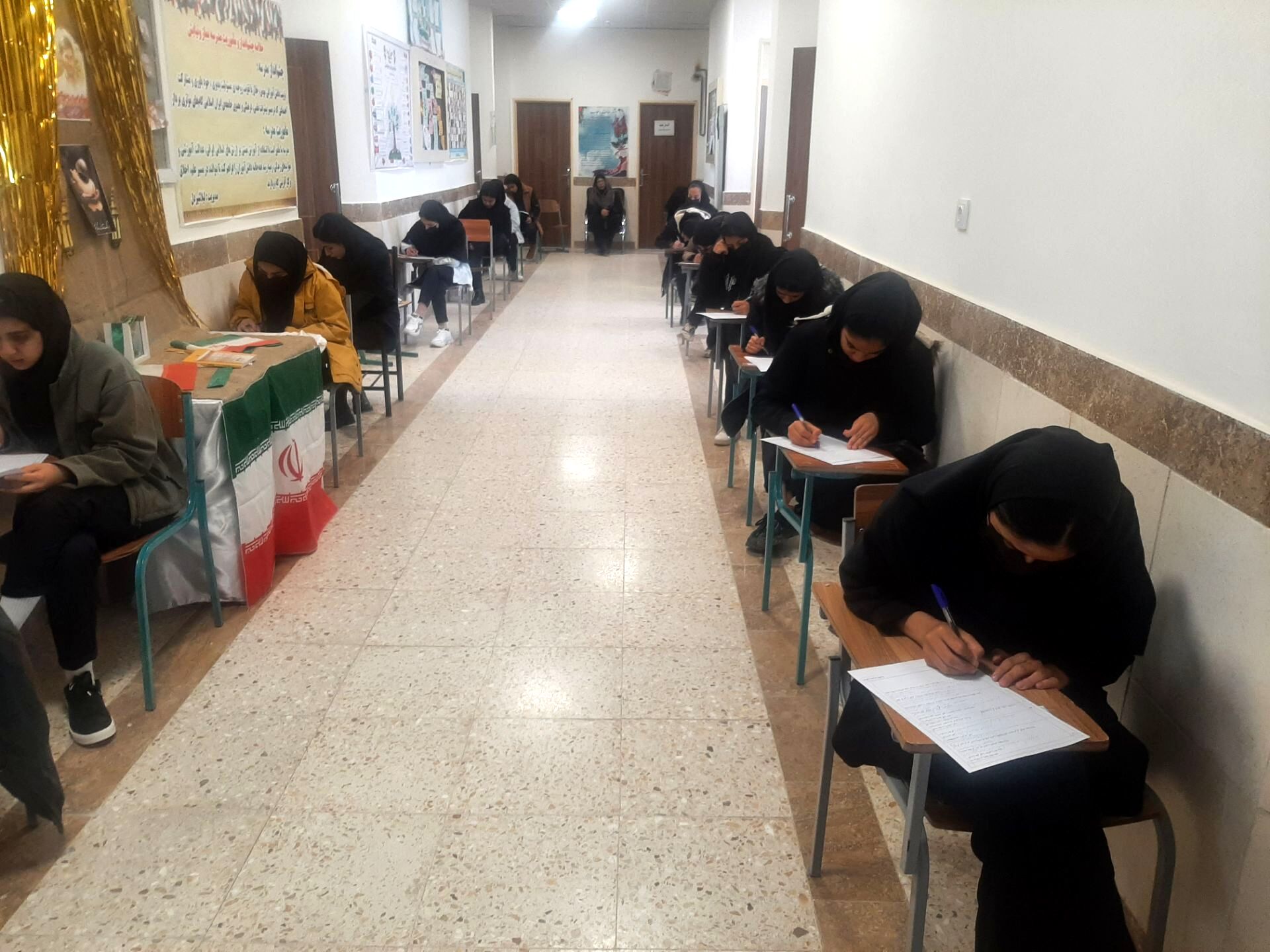 امتحانات نوبت اول دانش آموزان دبیرستان نیایش شهرستان باخرز