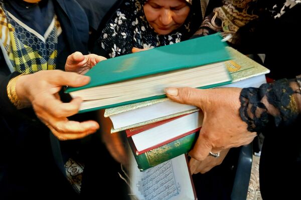 برگزاری محفل انس با قرآن و تجلیل از خانواده‌ شهدا