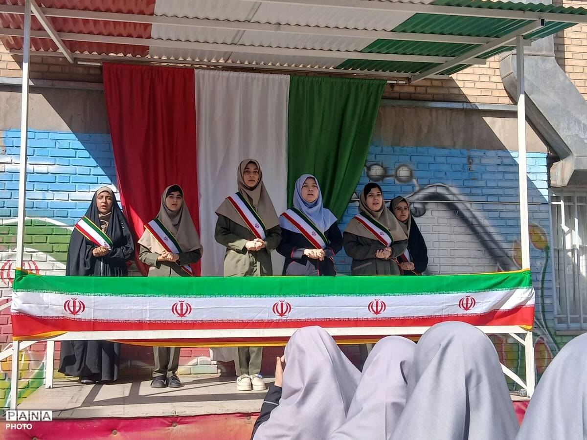 آغاز سال تحصیلی در دبیرستان پونه رونقی منطقه ۱۵