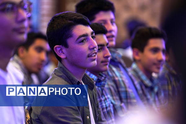 گردهمایی بزرگ ارکان هیات‌های دانش‌آموزی مدارس شهر تهران در حسینیه عشاق 