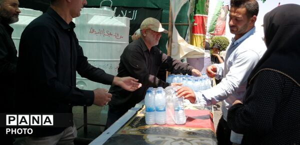  خدمت صادقانه خادمان و پذیرایی گرم از زائران در موکب تنکمان