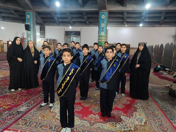 محفل انس باقرآن و اجرای سرود یاعلی با همکاری دانش‌آموزان مدرسه فرهنگ