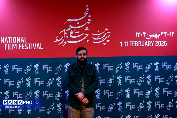 نشست نقد و بررسی فیلم «غوطه‌ور» در چهل و چهارمین جشنواره ملی فیلم فجر
