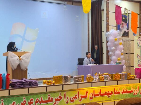گرامیداشت معلمان و فارغ‌التحصیلان در دبیرستان شهید بابایی