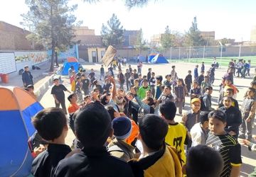 تلفیق هنرمندانه  استکبارستیزی و تفریح وشادی و هیجان در دبستان شهید پسندیده فدافن 