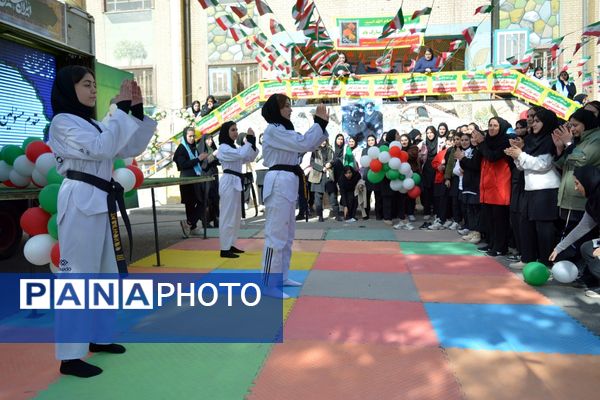 عطر رضوی در جشن نیمه شعبان مدرسه حکمت