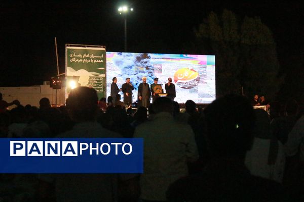 تجمع مردم بندرعباس برای جانباختگان بندر شهید رجایی