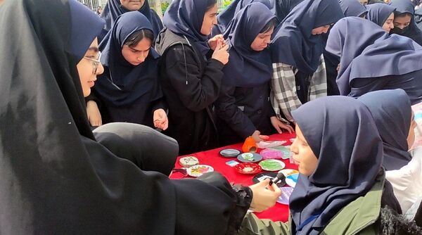 بازارچه کارآفرینی دانش آموزان دبیرستان پژمان بختیاری مشهد 