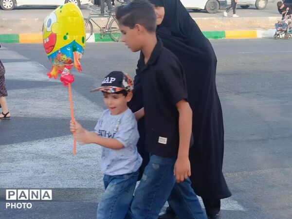 مشقِ عشق با پاهای کوچک روایت زائران خردسال کاشمر