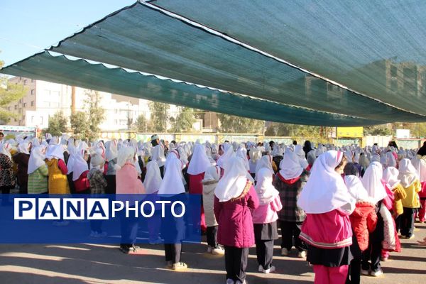 اجتماع استکبار ستیزی و رویداد پلاکاردنویسی دانش‌آموزان سمنان