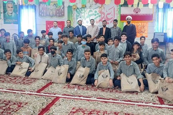 شادی دانش‌آموزان راه ایمان قلعه‌گنج در جشن ولادت حضرت علی‌اکبر(ع)