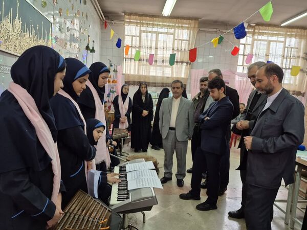 هفته ماها، فرصتی برای درخشش استعدادهای هنری دانش‌آموزان دبیرستان شهید همت