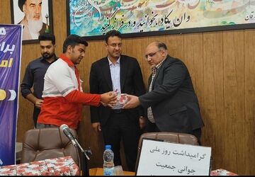 تجلیل از فعالان حوزه سلامت و جمعیت در زرقان