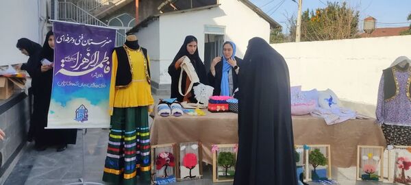نمایشگاه هنرهای دستی دانش آموزان در بابلسر 
