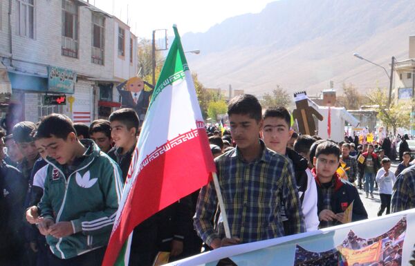 راهپیمایی روز ۱۳ آبان در شهرستان بن