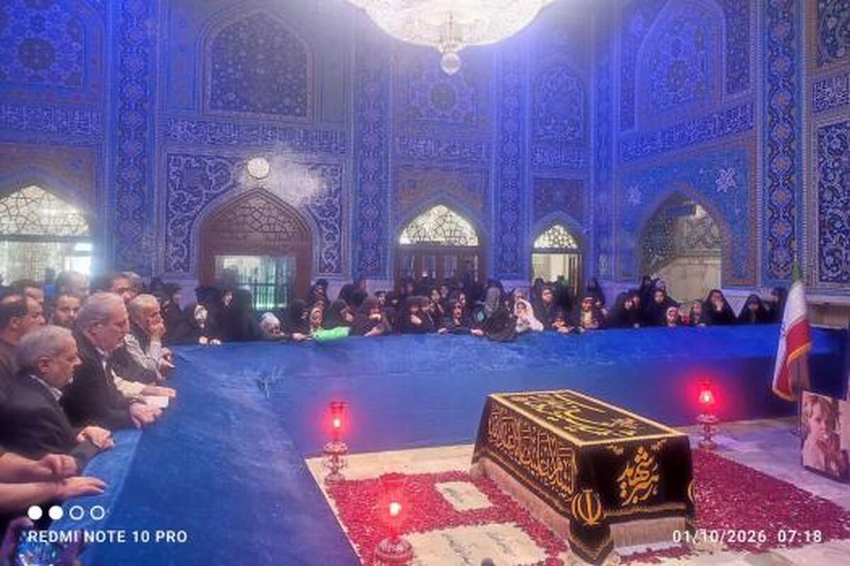 وزیر آموزش و پرورش به زیارت بارگاه رضوی و مرقد رهبر شهید رفت

