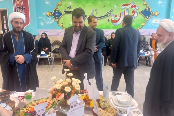 میزبانی دبستان آیت‌الله خامنه‌ای از سفره غذاهای رنگارنگ مدارس ابتدایی شهرستان قرچک 
